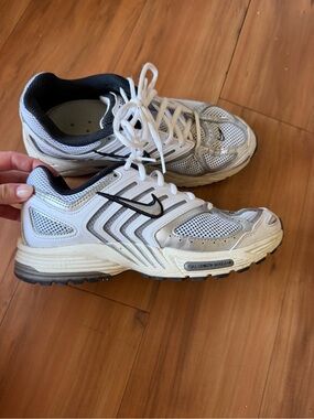 Nike White and Black Athletic Running Shoes